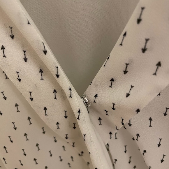 Urban Outfitters White Dress with Arrows XS - Picture 5 of 9